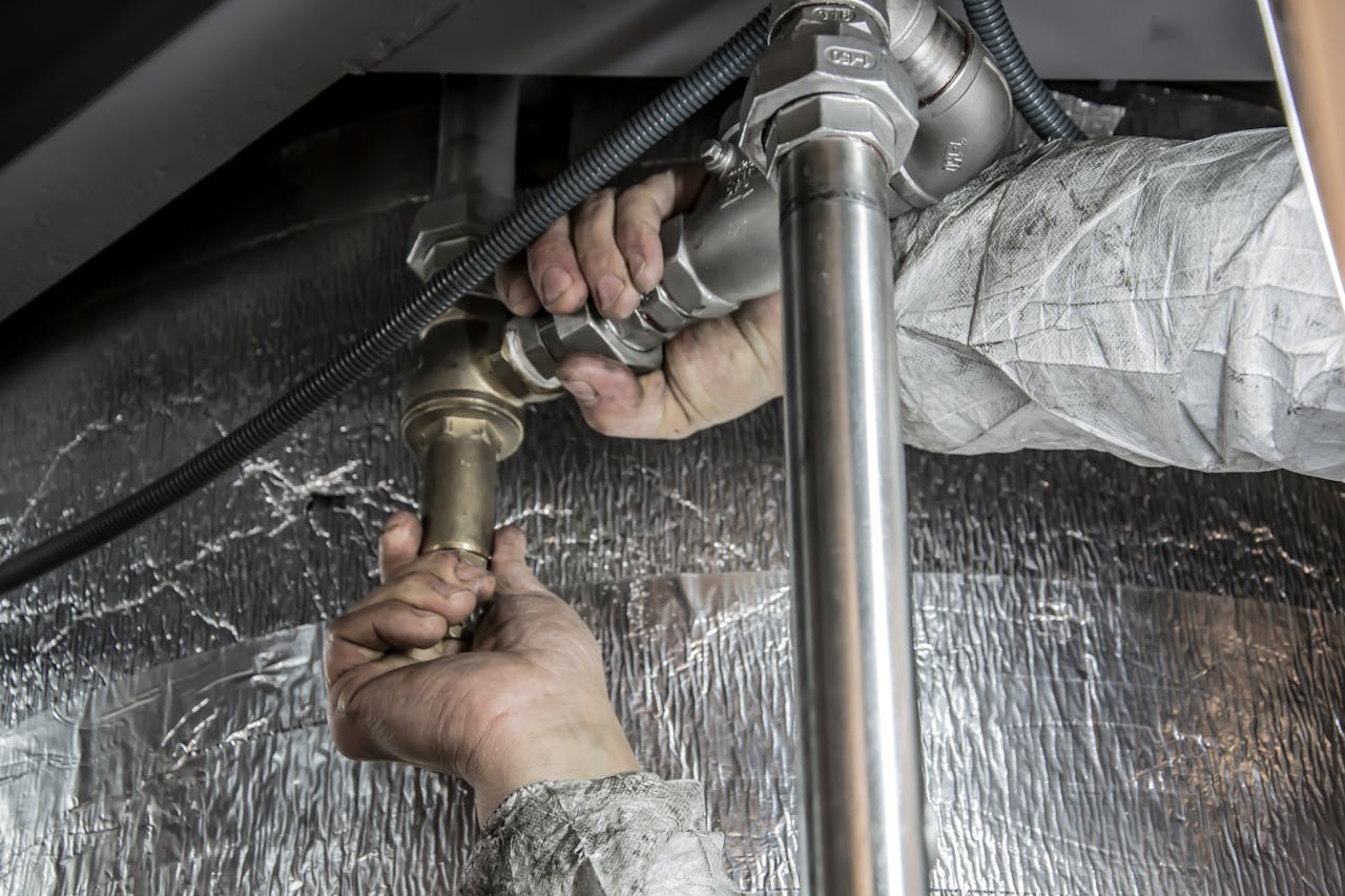 The 7 Signs You Need to Call an Emergency Plumber