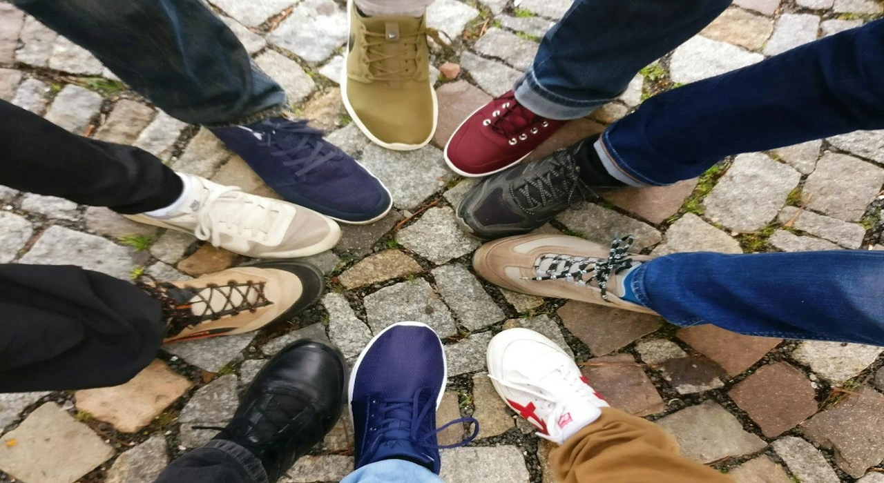 How to Choose the Right Clothing & Shoes Pallets for Your Target Market